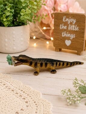 Vintage Porcelain Alligator Figurine Wooden Bird In Mouth Reptile Statue 6"